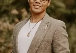 cr=t_0,w_100 (6) Smiling man wearing glasses and suit jacket.