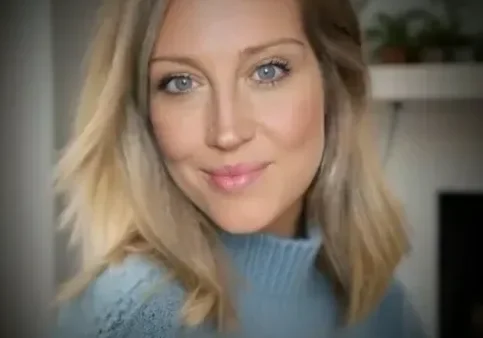 cr=t_0,w_100 (9) Woman with blonde hair wearing a blue sweater.