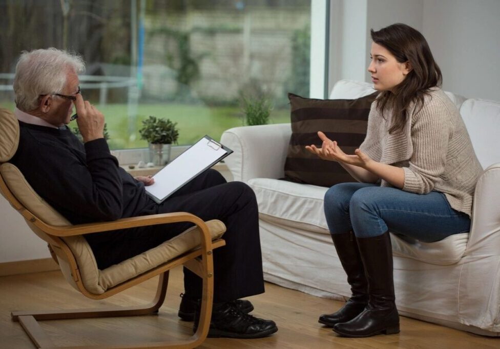 qtq80-Ovy9Y0 A woman talking to a therapist.